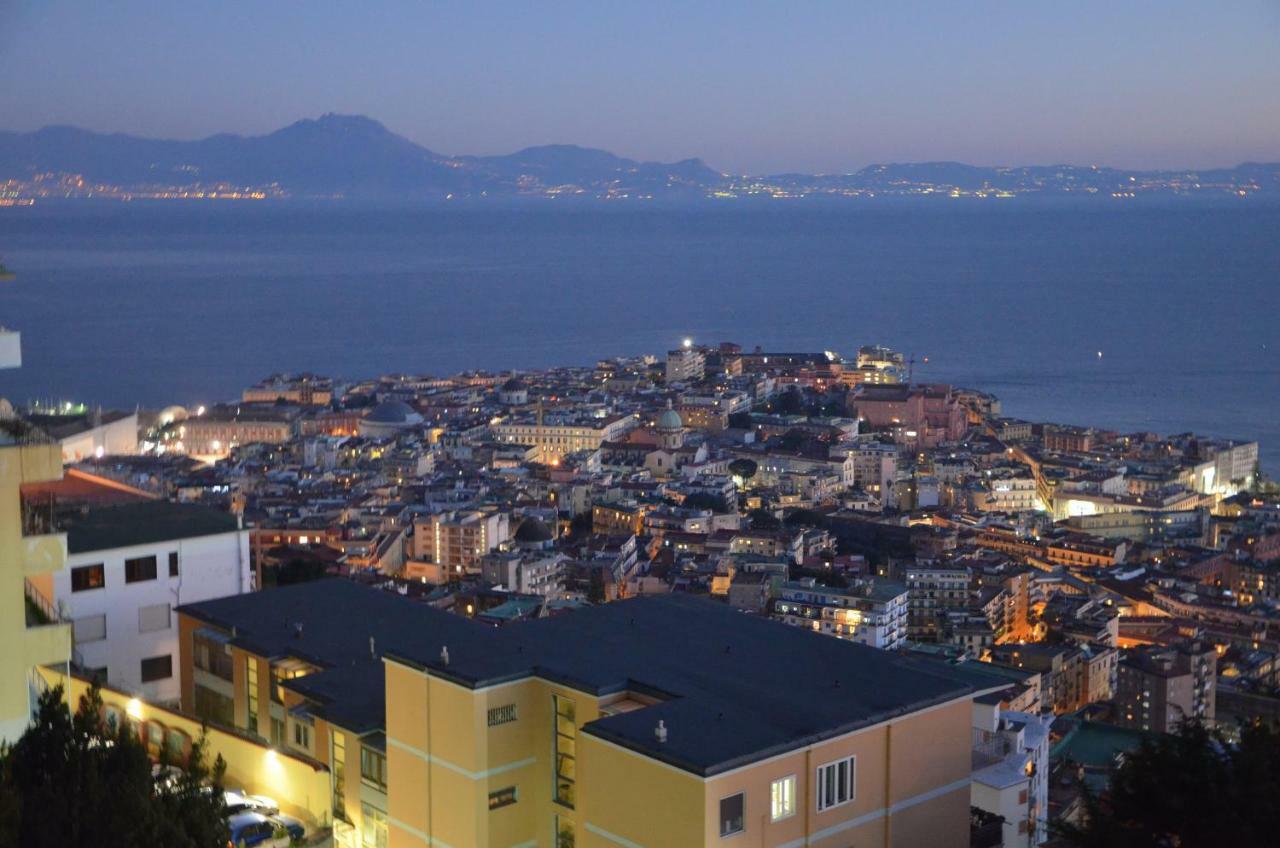 Appartamento Panoramico "Il Glicine" Nápoles Exterior foto